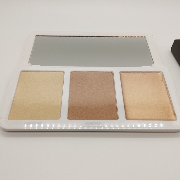MODELS OWN Sculpt & Glow Highlighter Palette NIB Gold Spotlight 03 - Picture 4 of 9